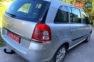 Минивэн Opel Zafira 2011 в 