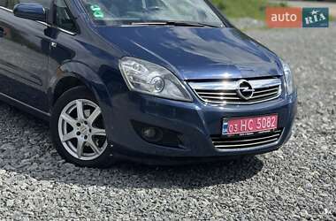 Минивэн Opel Zafira 2011 в 