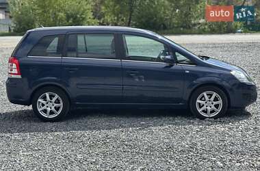 Минивэн Opel Zafira 2011 в 