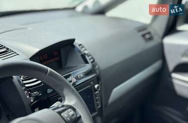 Минивэн Opel Zafira 2011 в 