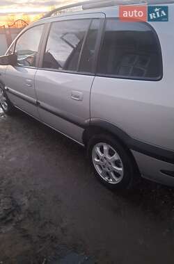 Минивэн Opel Zafira 2004 в 