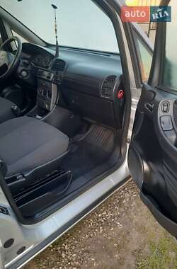 Минивэн Opel Zafira 2004 в 