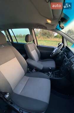 Минивэн Opel Zafira 2004 в 