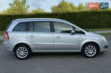 Минивэн Opel Zafira 2008 в 