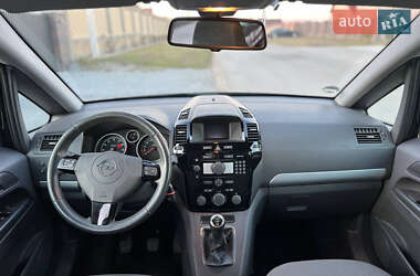 Минивэн Opel Zafira 2011 в 
