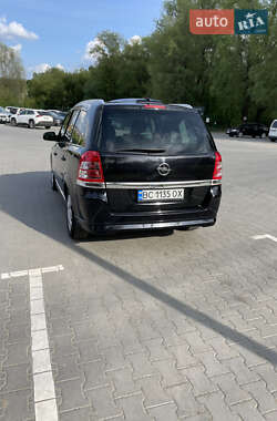 Минивэн Opel Zafira 2010 в 