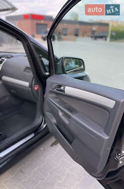 Минивэн Opel Zafira 2010 в 