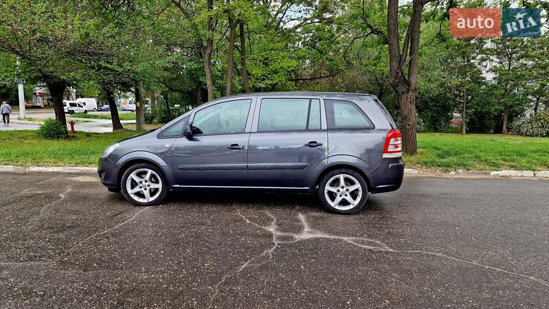 Минивэн Opel Zafira 2010 в Запорожье