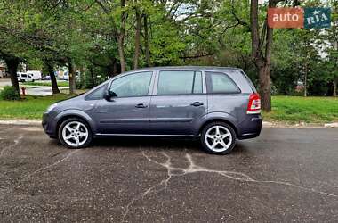 Минивэн Opel Zafira 2010 в 