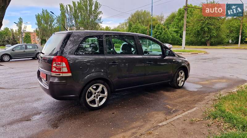 Минивэн Opel Zafira 2010 в Запорожье