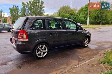 Минивэн Opel Zafira 2010 в 