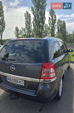 Мінівен Opel Zafira 2011 в Ірпені