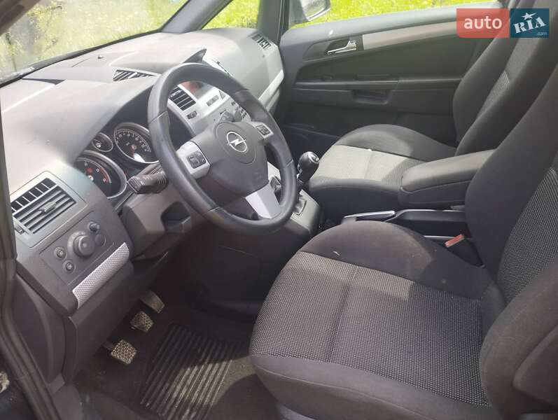 Мінівен Opel Zafira 2011 в Косові