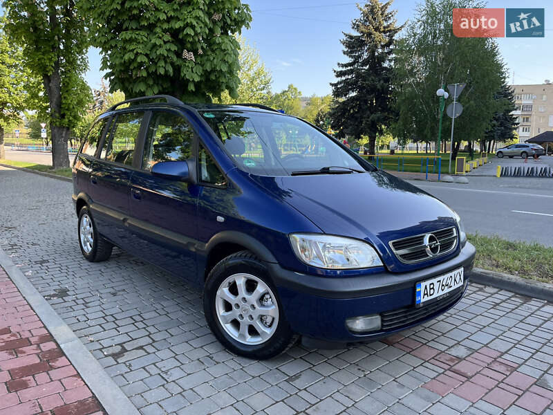 Минивэн Opel Zafira 2004 в Могилев-Подольске