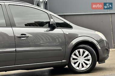 Минивэн Opel Zafira 2011 в 