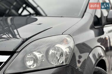 Минивэн Opel Zafira 2011 в 