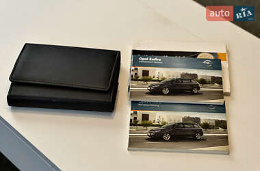 Минивэн Opel Zafira 2011 в 