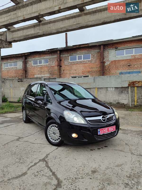 Минивэн Opel Zafira 2010 в 