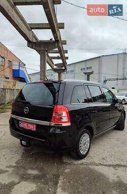 Минивэн Opel Zafira 2010 в 