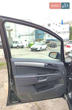 Минивэн Opel Zafira 2010 в 