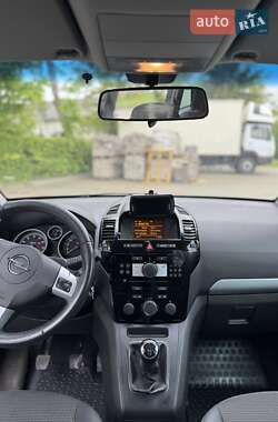 Минивэн Opel Zafira 2009 в 