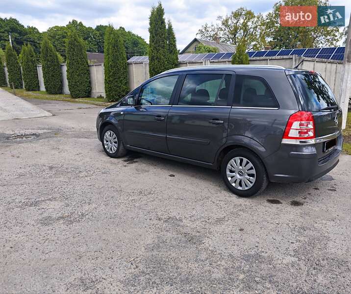 Минивэн Opel Zafira 2011 в 