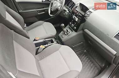 Минивэн Opel Zafira 2011 в 