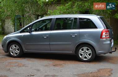 Минивэн Opel Zafira 2010 в 
