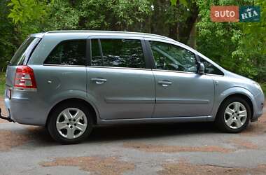 Минивэн Opel Zafira 2010 в 