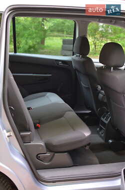 Минивэн Opel Zafira 2010 в 