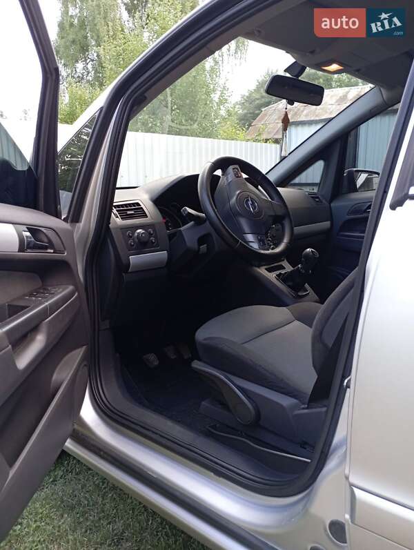 Минивэн Opel Zafira 2005 в Вижнице