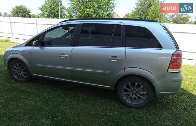 Минивэн Opel Zafira 2005 в Вижнице
