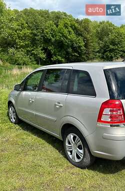 Минивэн Opel Zafira 2010 в 