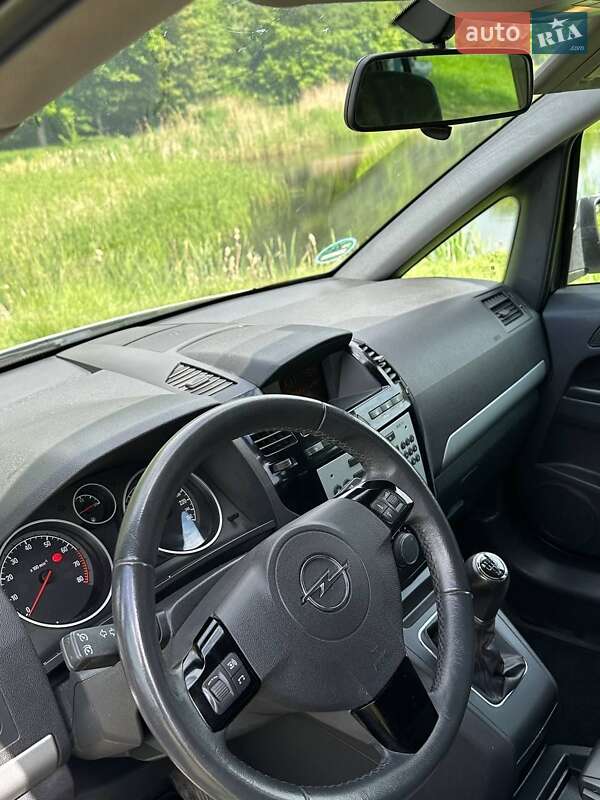 Мінівен Opel Zafira 2010 в Львові