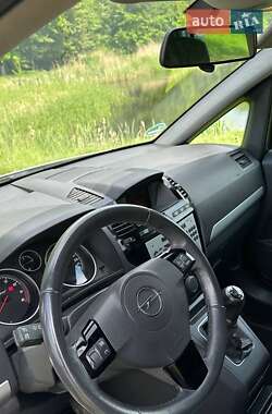 Минивэн Opel Zafira 2010 в 