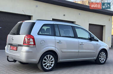 Минивэн Opel Zafira 2009 в 