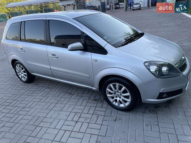 Минивэн Opel Zafira 2007 в 