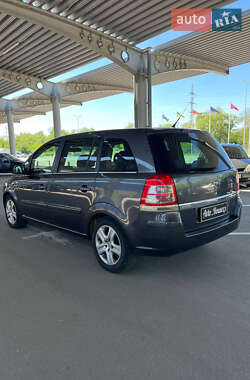 Минивэн Opel Zafira 2010 в 