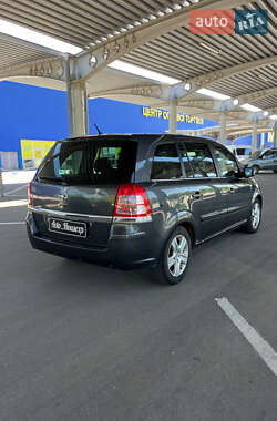 Минивэн Opel Zafira 2010 в 