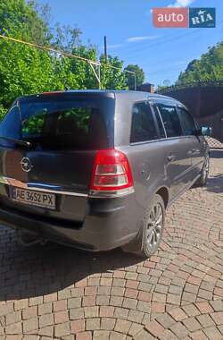 Минивэн Opel Zafira 2010 в 