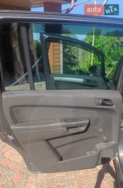 Минивэн Opel Zafira 2010 в 