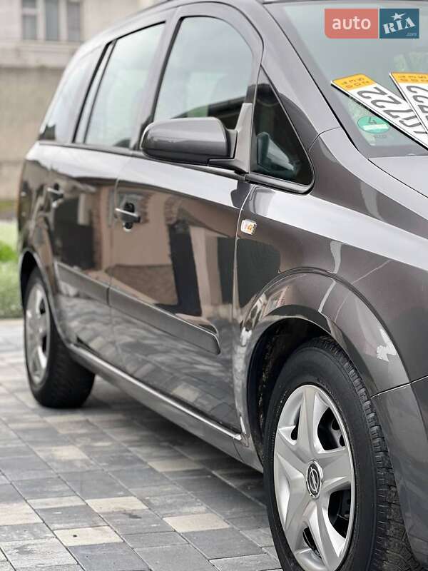 Минивэн Opel Zafira 2009 в Хмельницком