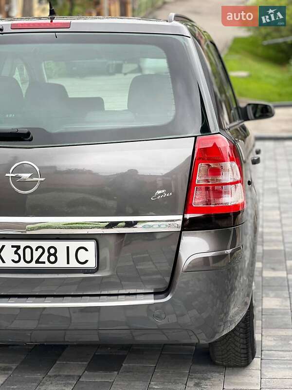 Минивэн Opel Zafira 2009 в Хмельницком