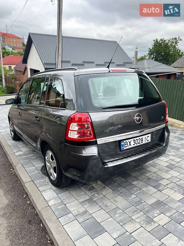 Минивэн Opel Zafira 2009 в Хмельницком