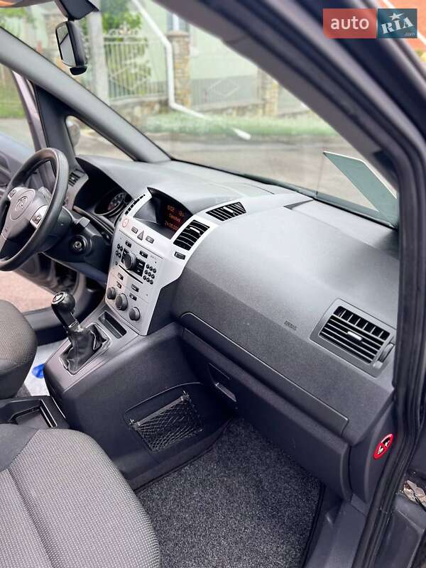Минивэн Opel Zafira 2009 в Хмельницком