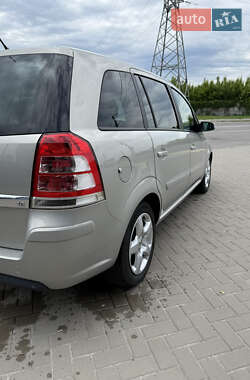 Минивэн Opel Zafira 2009 в 