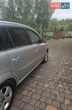 Минивэн Opel Zafira 2010 в 