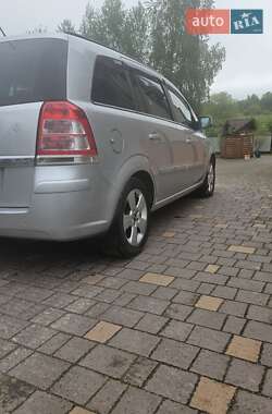 Минивэн Opel Zafira 2010 в 