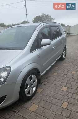 Минивэн Opel Zafira 2010 в 