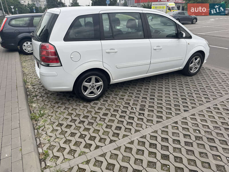 Минивэн Opel Zafira 2008 в 